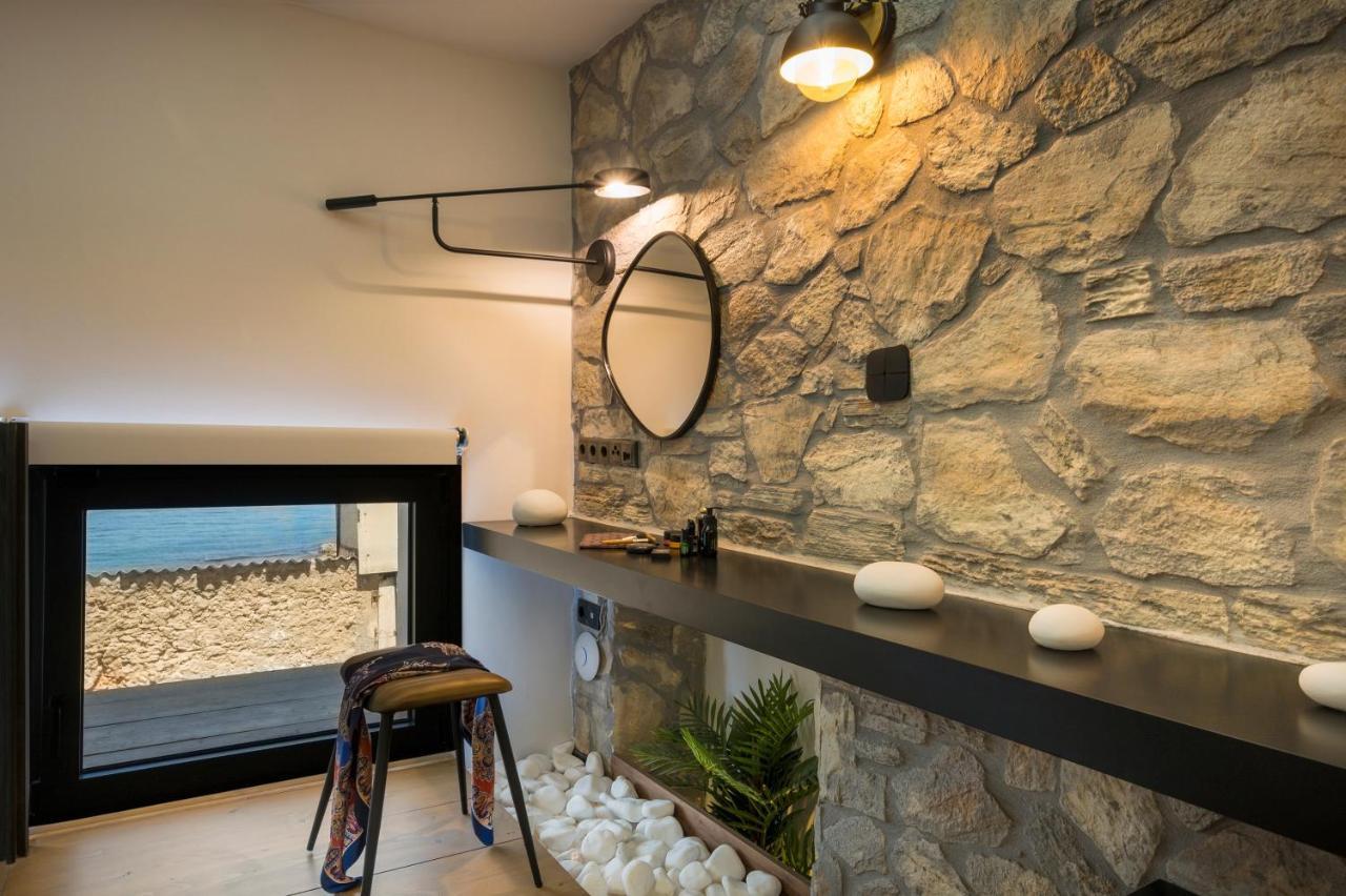 Skins Concept Boutique Apartment Chrissi Akti Chania Exterior foto
