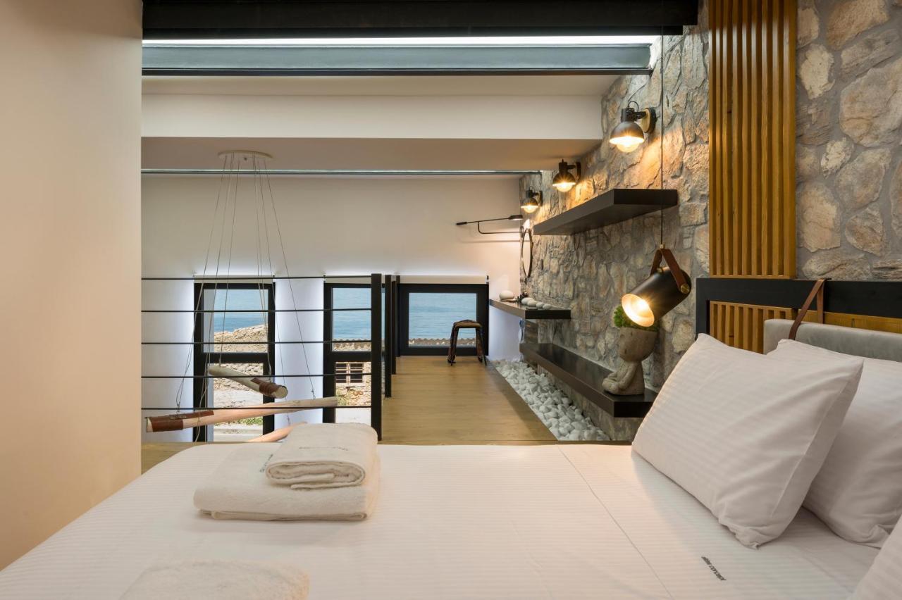 Skins Concept Boutique Apartment Chrissi Akti Chania Exterior foto