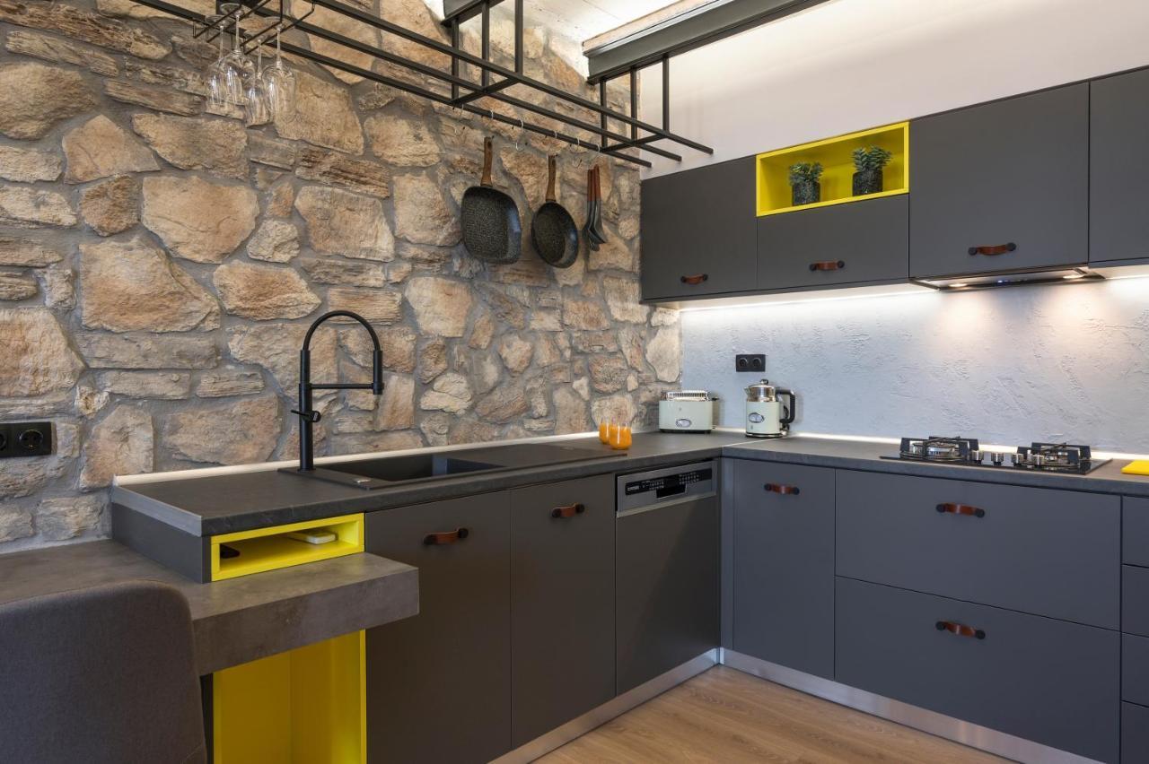 Skins Concept Boutique Apartment Chrissi Akti Chania Exterior foto