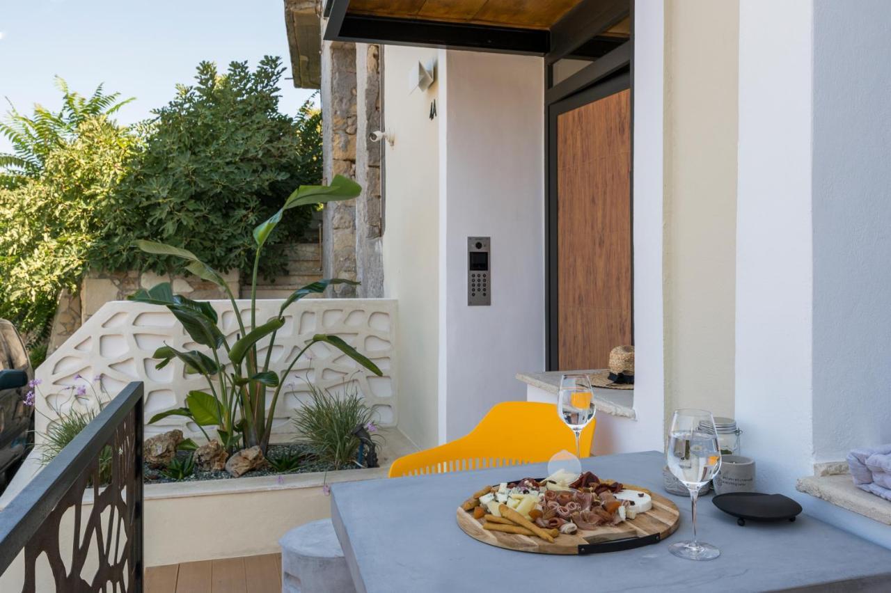 Skins Concept Boutique Apartment Chrissi Akti Chania Exterior foto